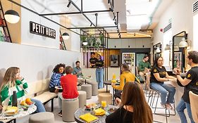 Petit Hostel Palacio Real